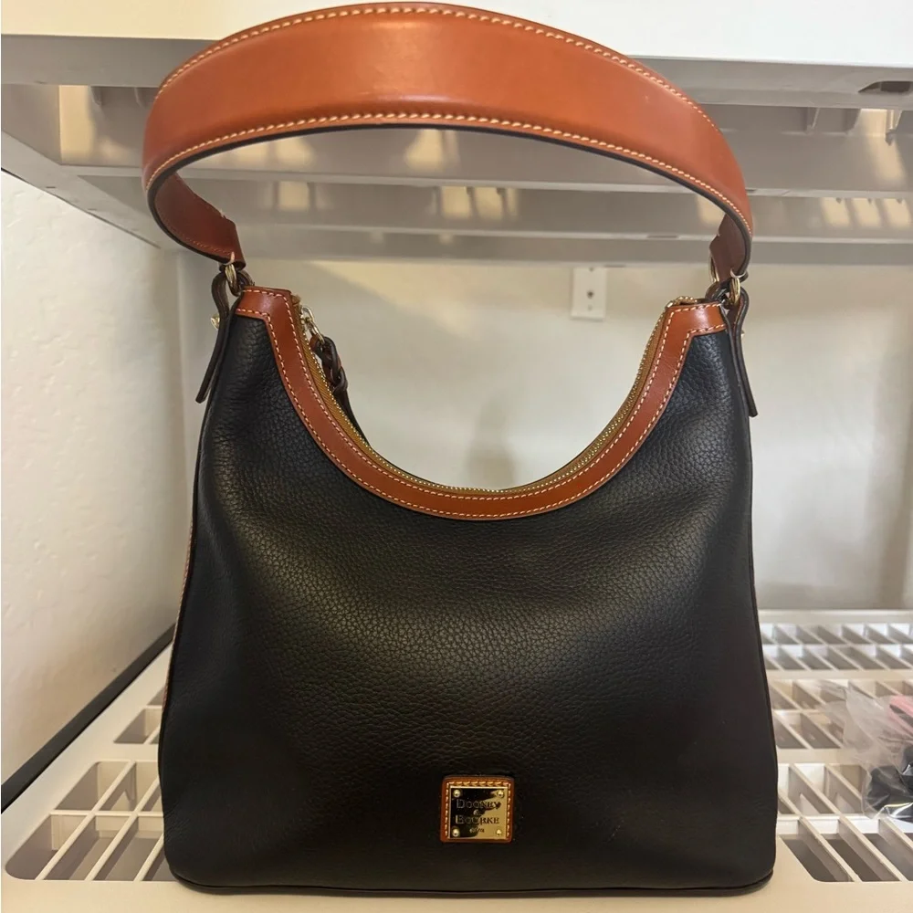 PRISTINE Dooney and Bourke shoulder bag